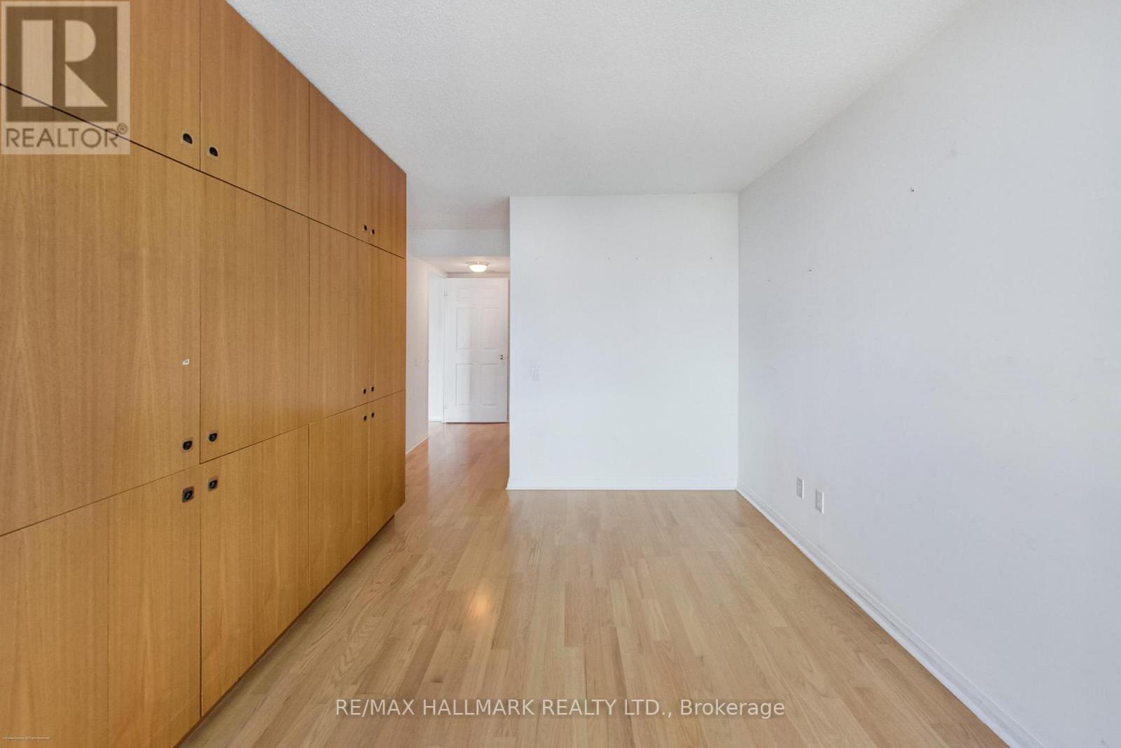 702 - 5 Emerald Lane, Vaughan, Ontario  L4J 8P7 - Photo 7 - N12387535