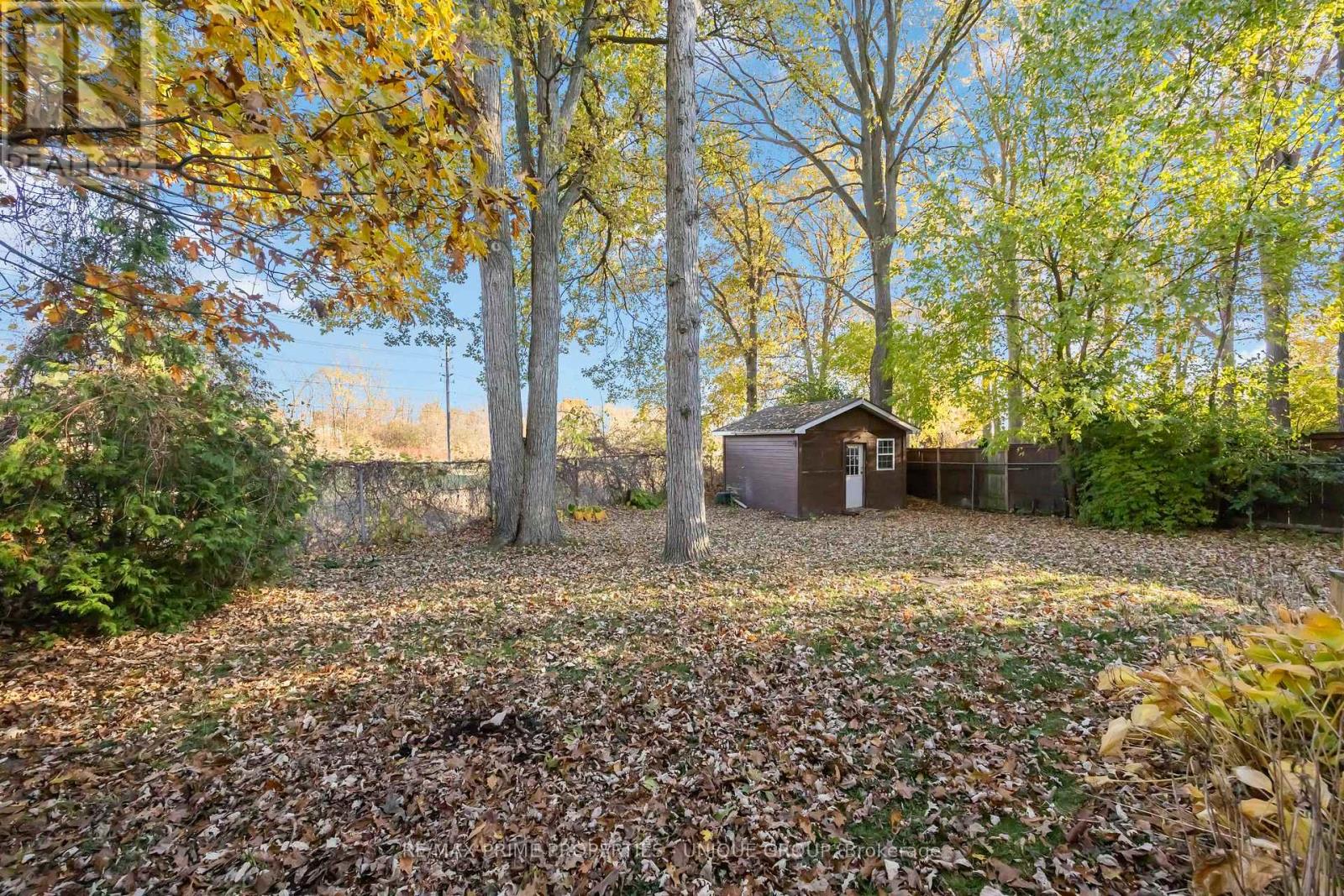 124 Fairview Place, Sarnia, Ontario  N7S 4E1 - Photo 3 - X12506186