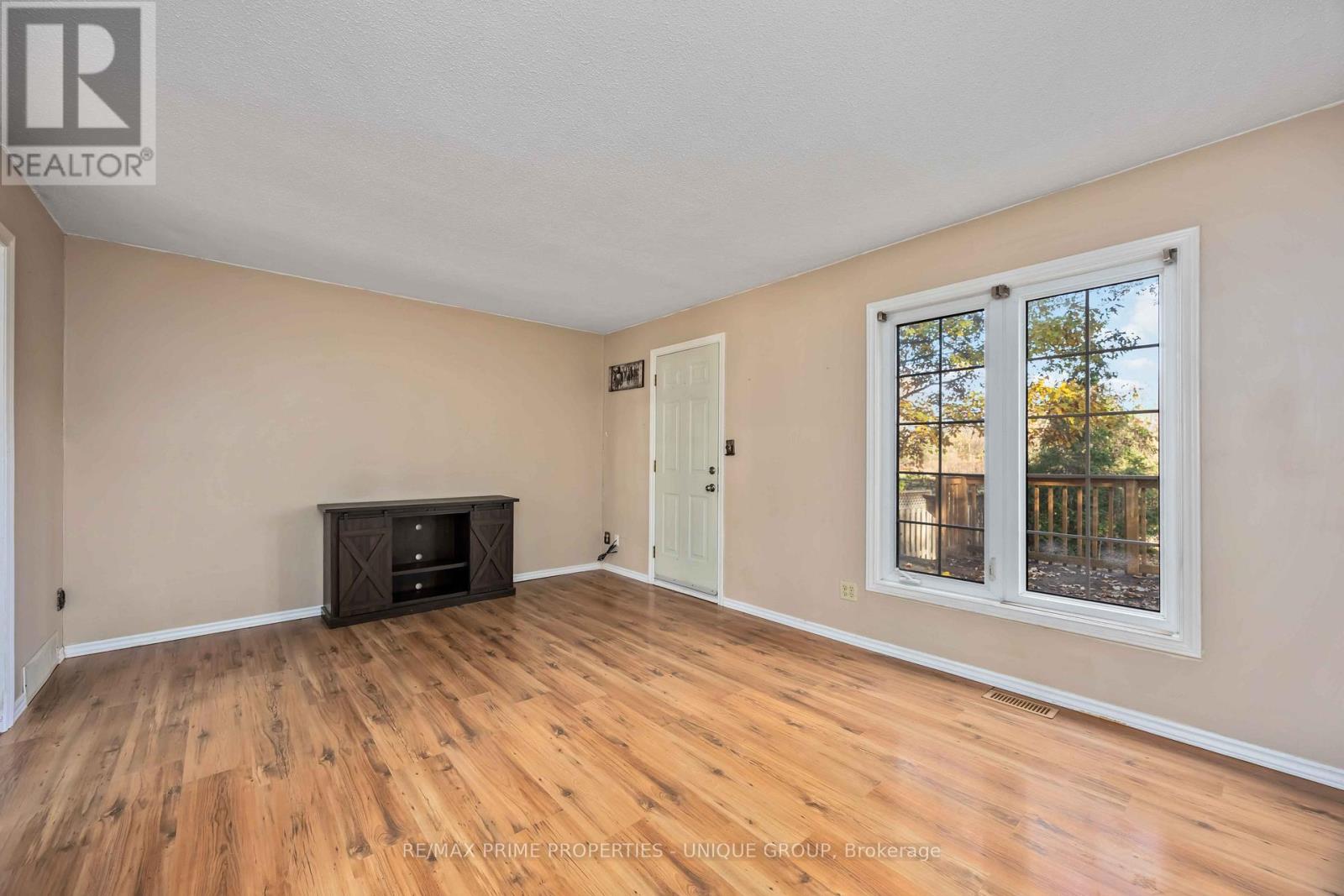 124 Fairview Place, Sarnia, Ontario  N7S 4E1 - Photo 6 - X12506186