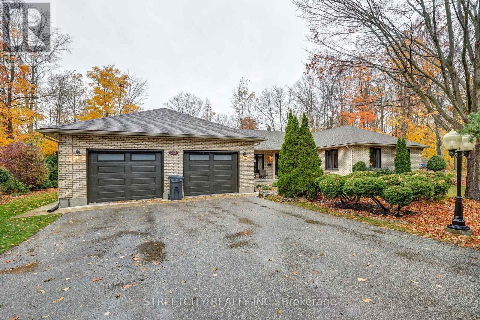 231 Centennial Avenue, St. Thomas, Ontario  N5P 4K6 - Photo 2 - X12506228