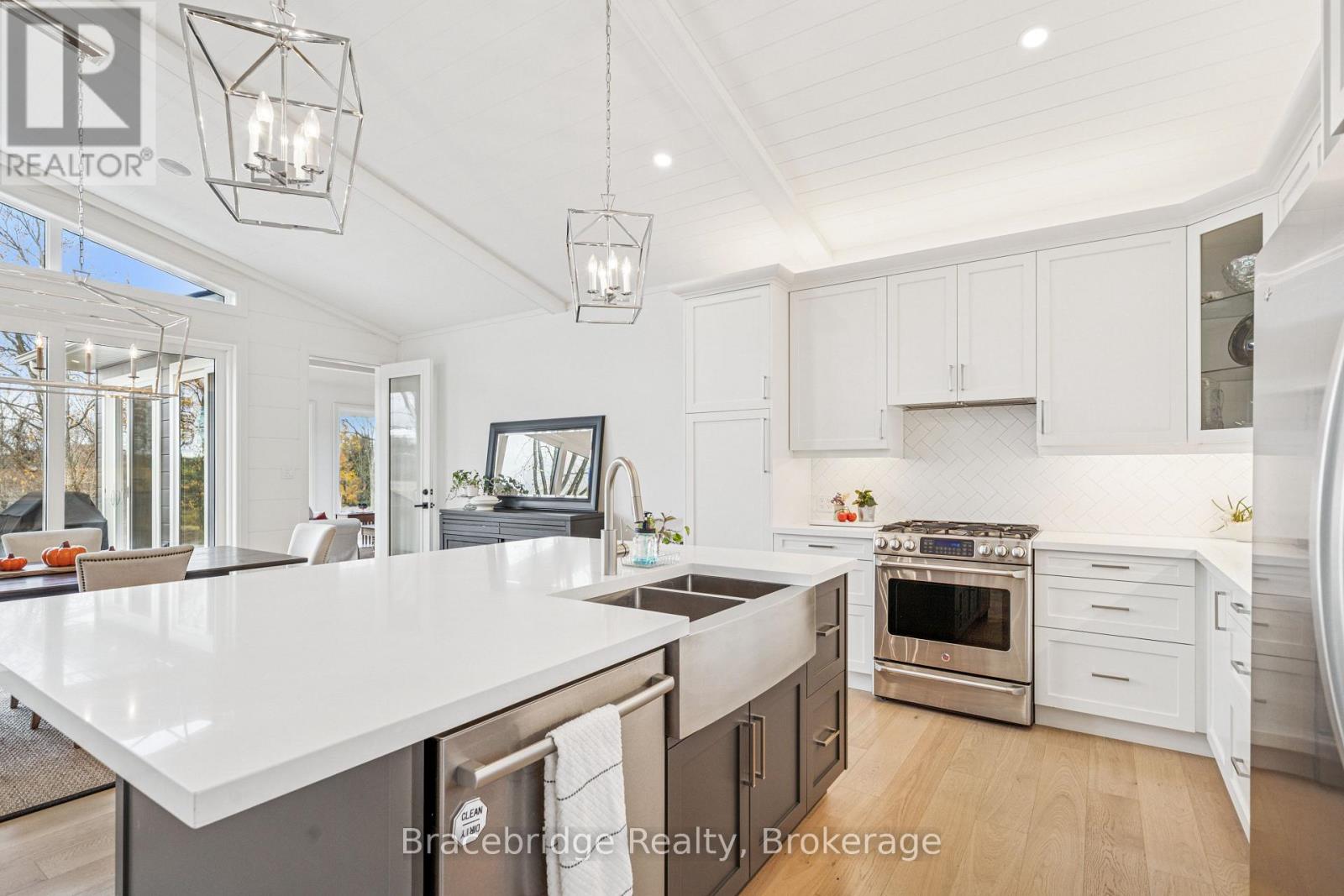 1006 Stephens Bay Road, Bracebridge, Ontario P1L 1X2 - Photo 16 - X12484390