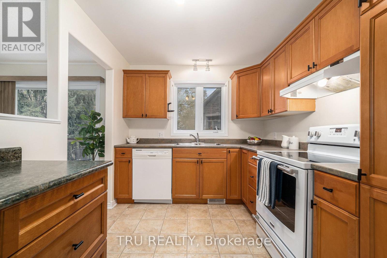 70 Dr. Gordon Crescent, North Grenville, Ontario  K0G 1J0 - Photo 7 - X12506124