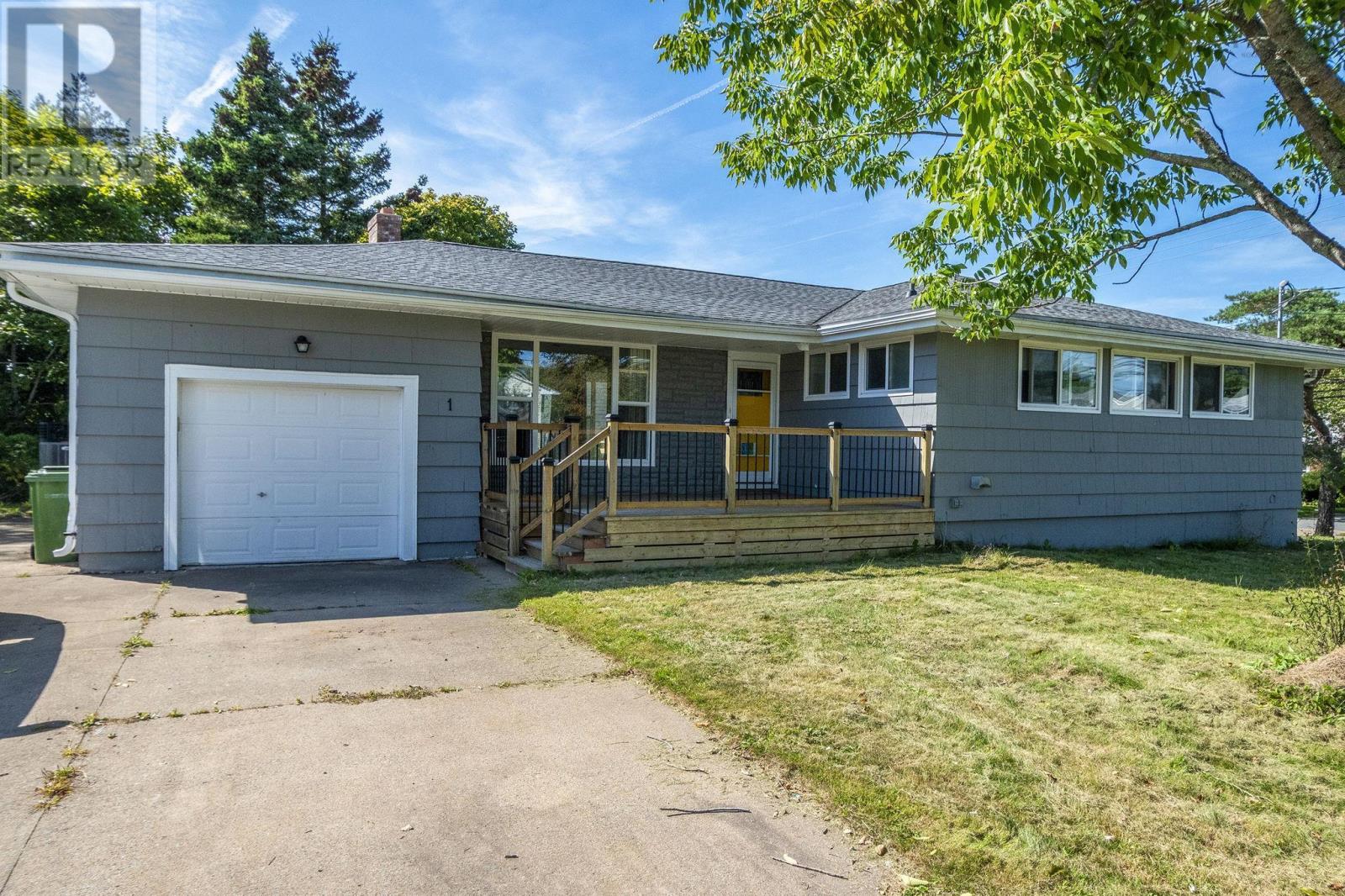 1 Grandview Drive, Dartmouth, Nova Scotia  B2W 1X4 - Photo 1 - 202523786