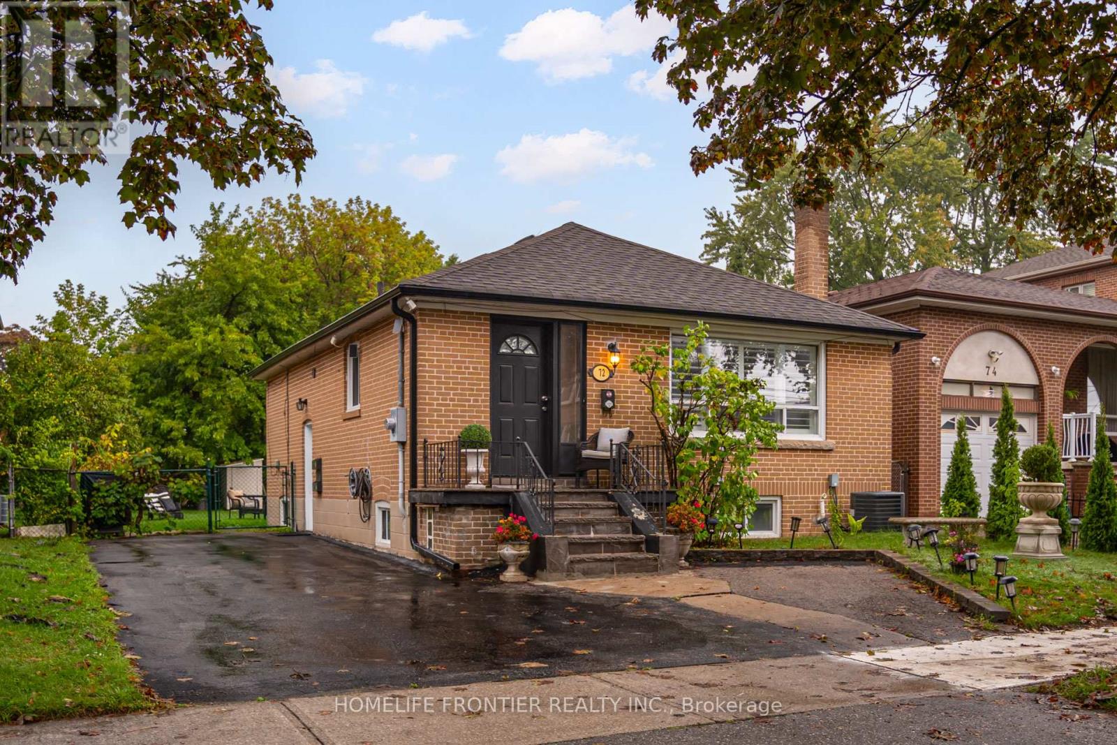 72 NEWTON DRIVE, Toronto, Ontario