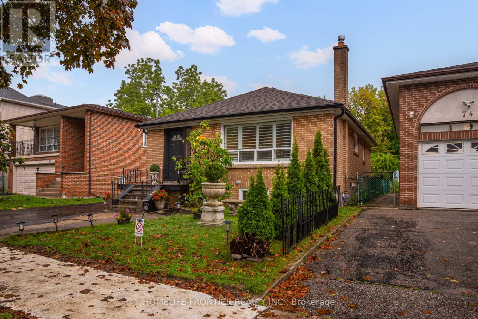 72 Newton Drive, Toronto, Ontario  M2M 2M9 - Photo 2 - C12506118