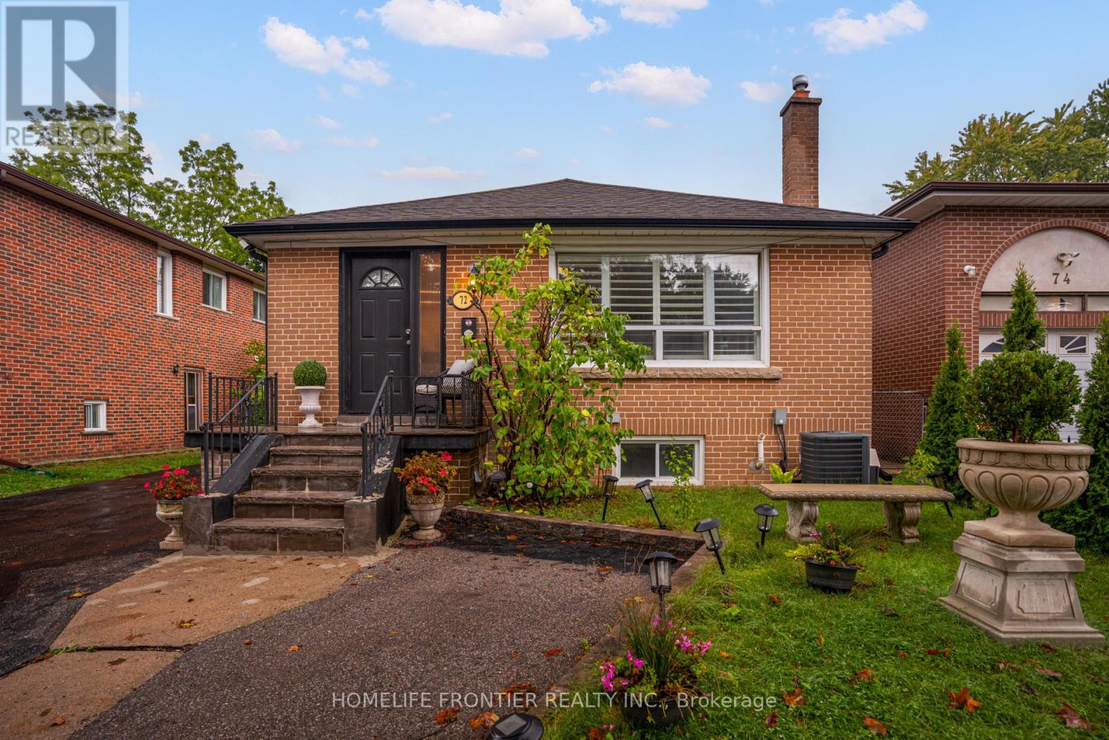72 Newton Drive, Toronto, Ontario  M2M 2M9 - Photo 3 - C12506118
