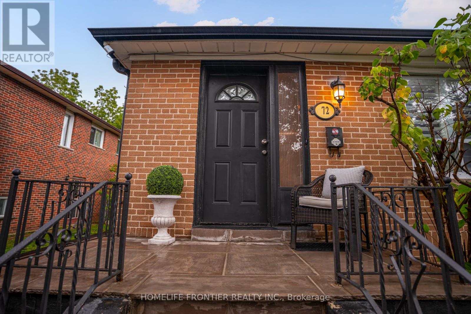 72 Newton Drive, Toronto, Ontario  M2M 2M9 - Photo 4 - C12506118