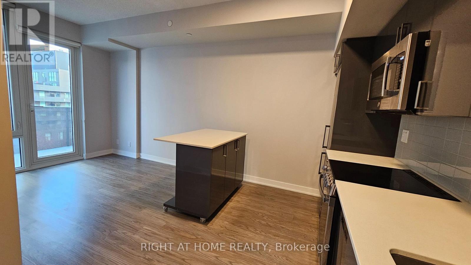 728 - 38 Monte Kwinter Court, Toronto, Ontario  M3H 0E2 - Photo 2 - C12506196