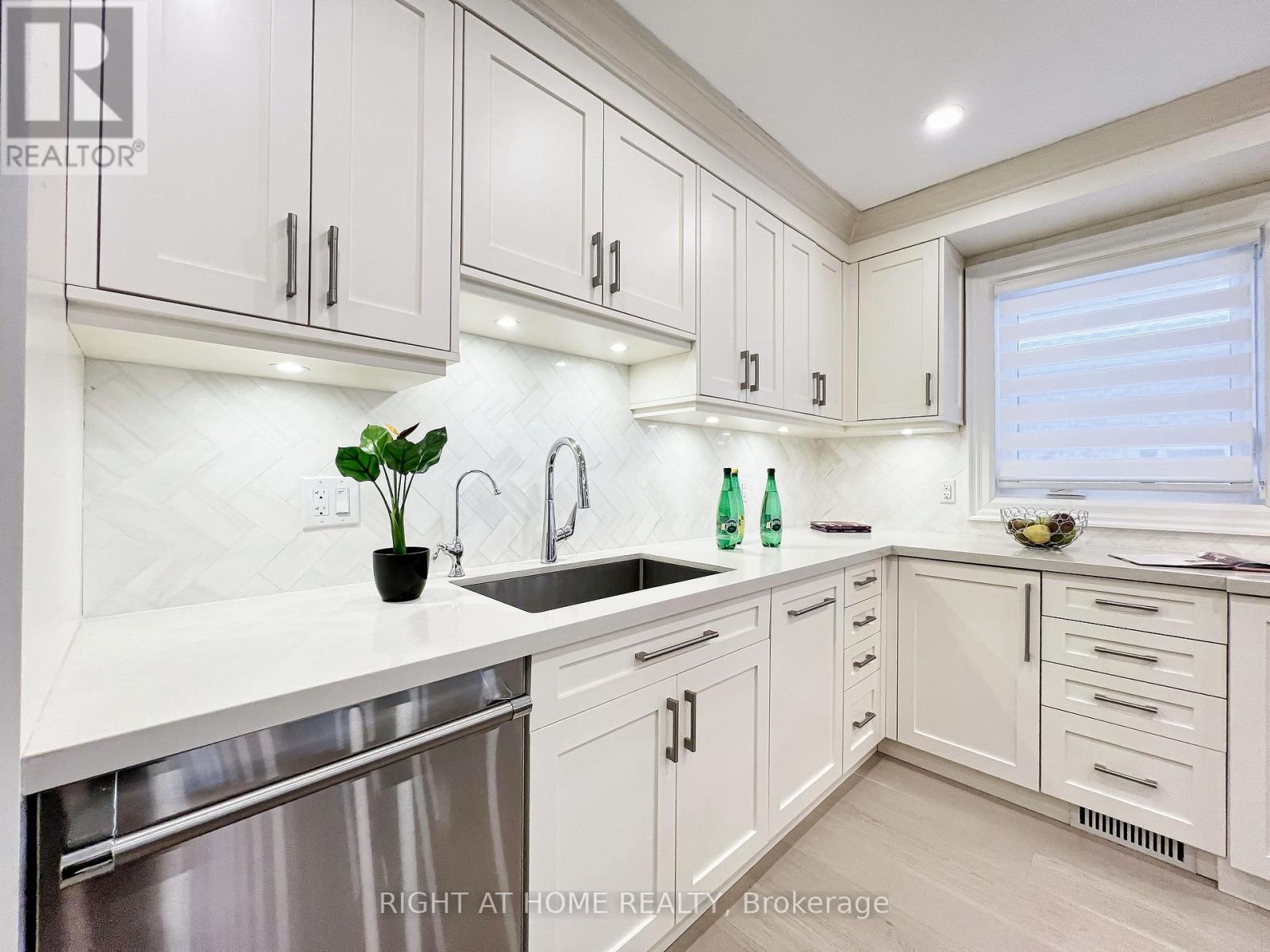 152 Holmes Avenue, Toronto, Ontario  M2N 4M6 - Photo 15 - C12506218