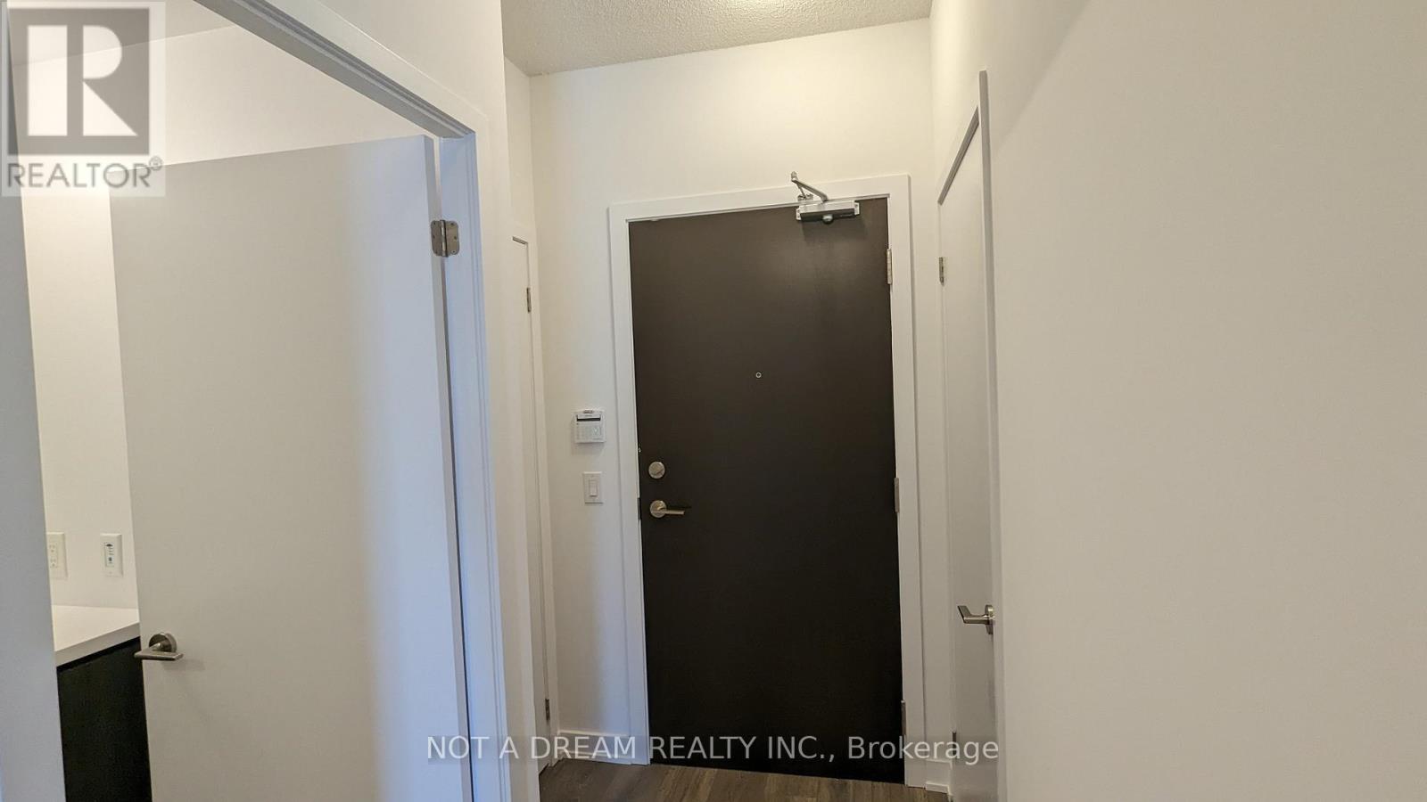 820 - 38 Honeycrisp Crescent, Vaughan, Ontario  L4K 0M8 - Photo 11 - N12506126