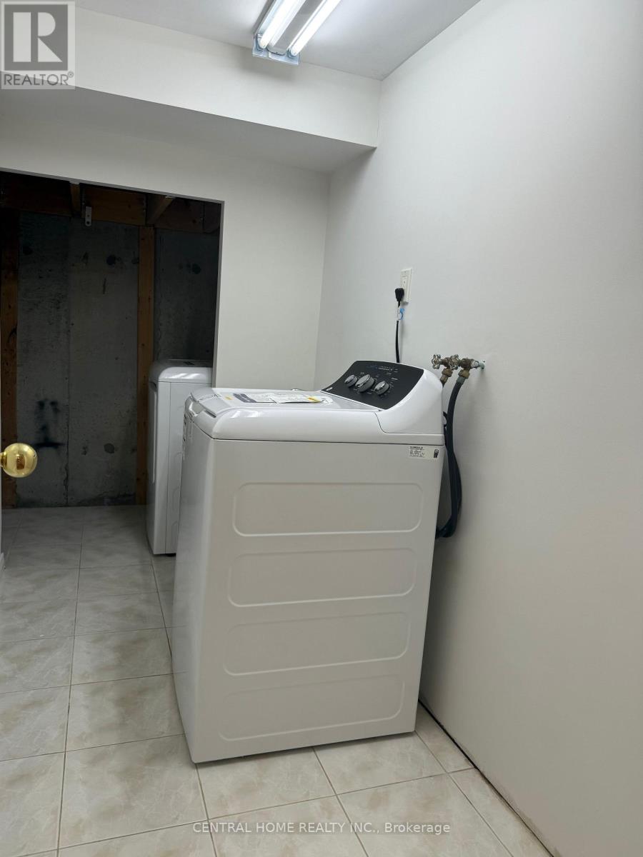 81 Bassett Avenue, Richmond Hill, Ontario  L4B 4H5 - Photo 33 - N12506136