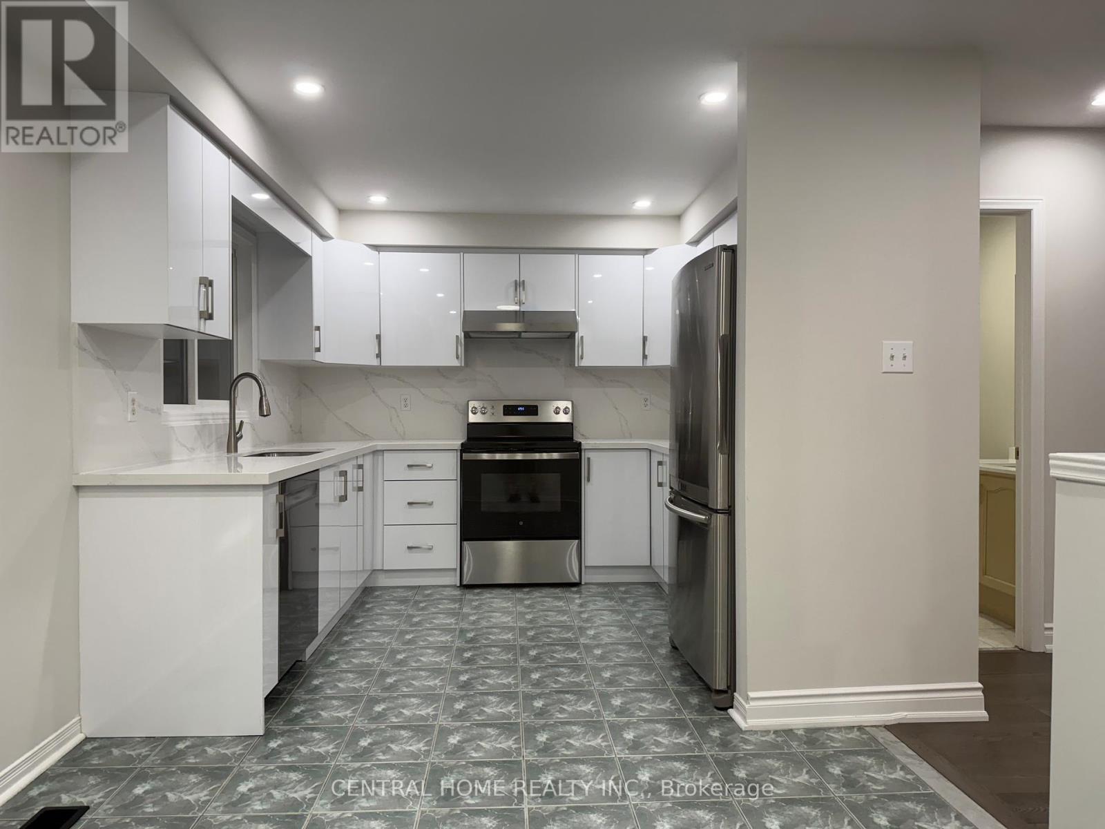 81 Bassett Avenue, Richmond Hill, Ontario  L4B 4H5 - Photo 7 - N12506136