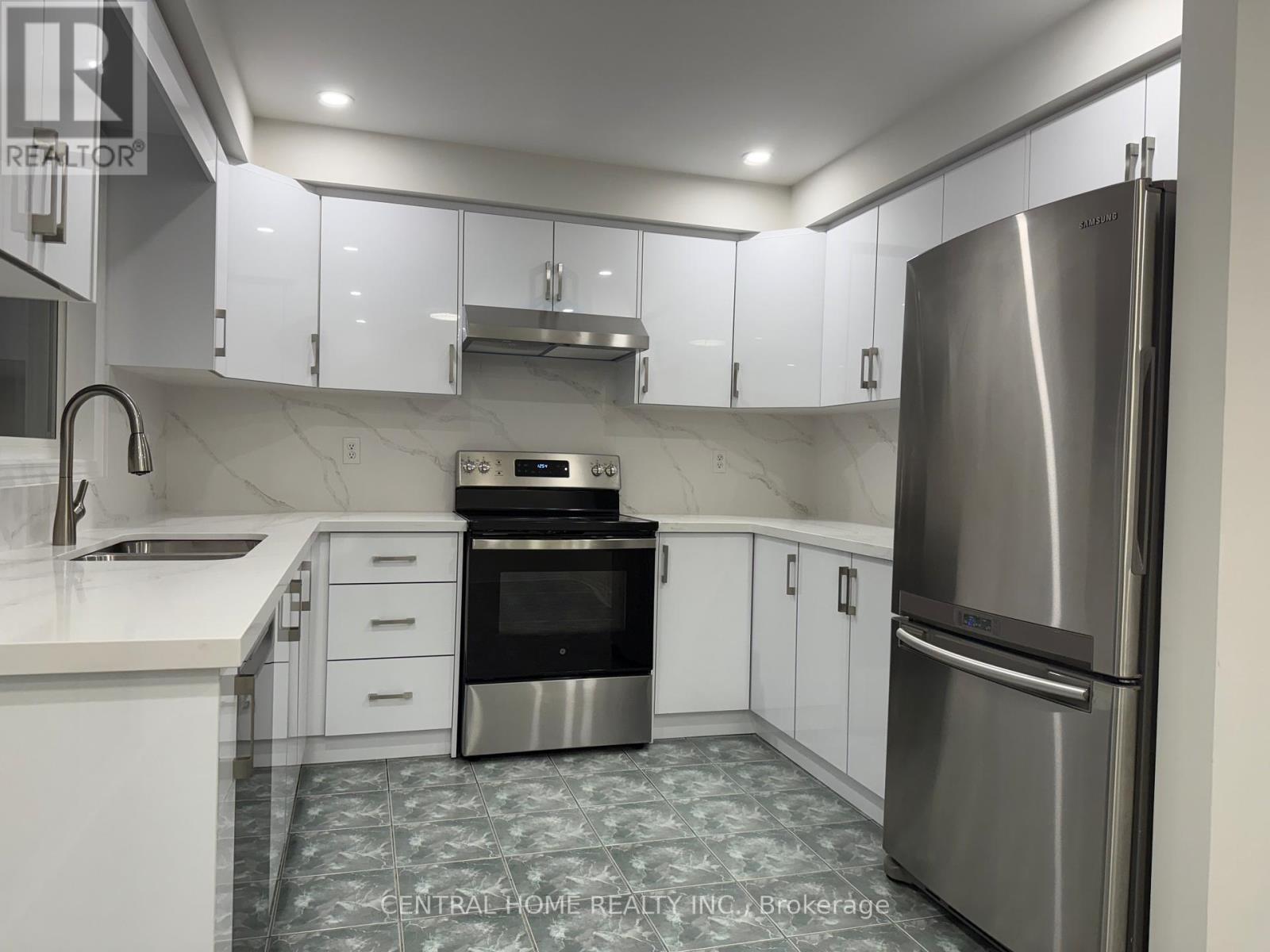 81 Bassett Avenue, Richmond Hill, Ontario  L4B 4H5 - Photo 8 - N12506136