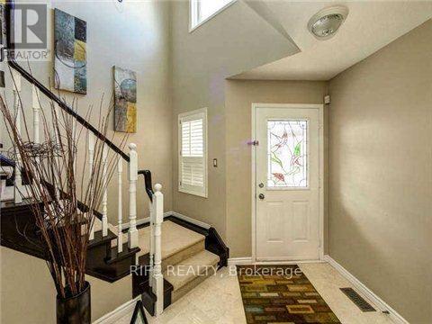 39 Cougar Court, Richmond Hill, Ontario  L4S 1H7 - Photo 2 - N12506140