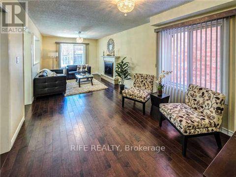 39 Cougar Court, Richmond Hill, Ontario  L4S 1H7 - Photo 3 - N12506140