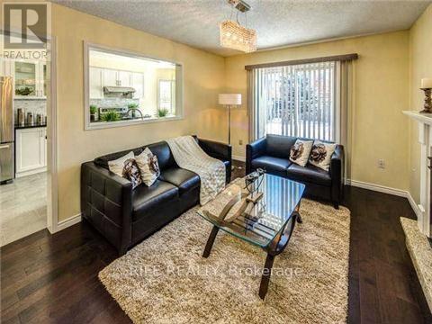 39 Cougar Court, Richmond Hill, Ontario  L4S 1H7 - Photo 4 - N12506140