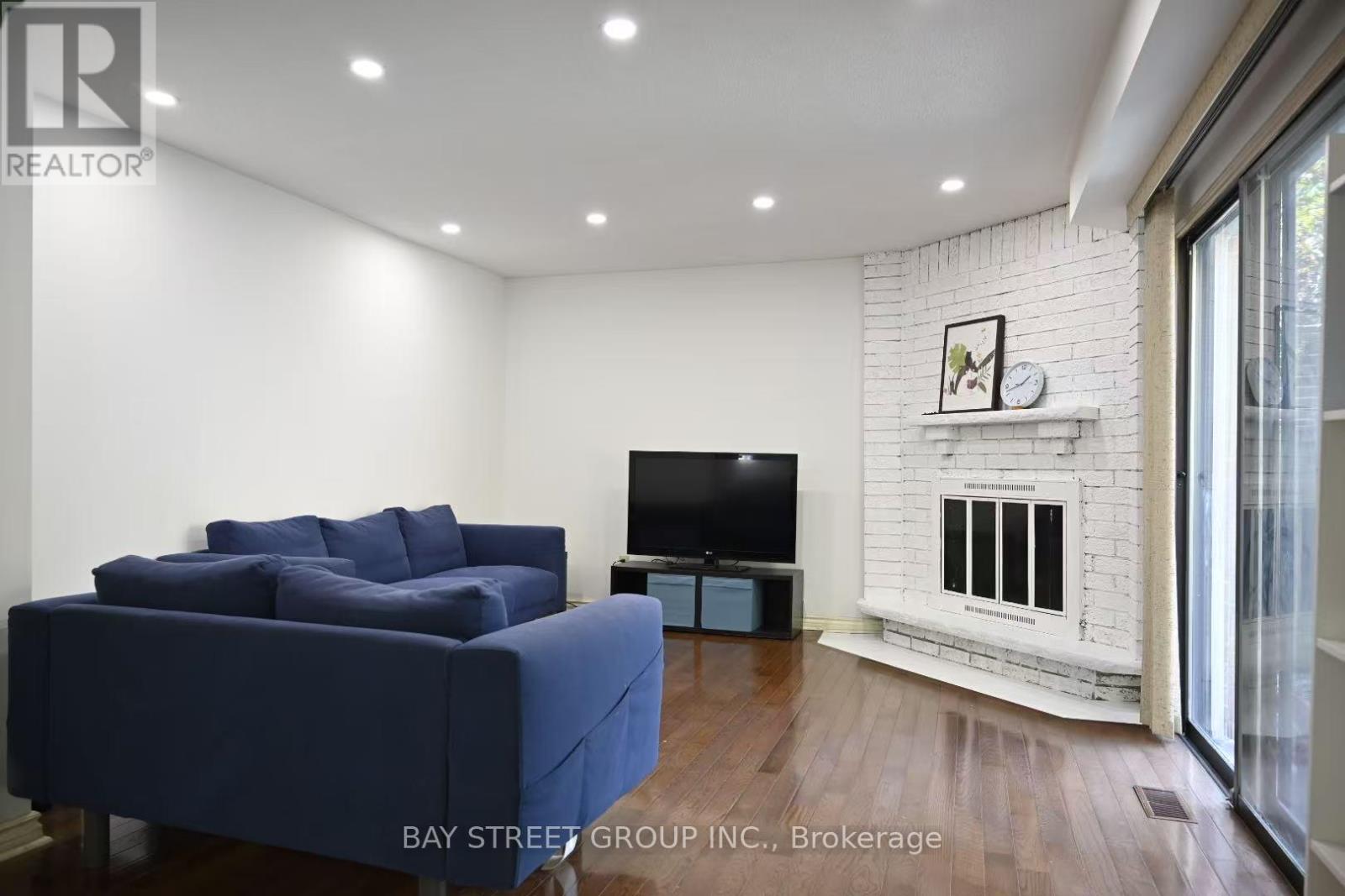 24 Beasley Drive, Richmond Hill, Ontario  L4C 7Z2 - Photo 12 - N12506172