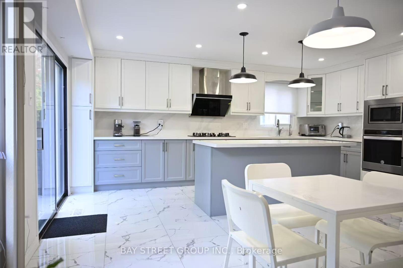 24 Beasley Drive, Richmond Hill, Ontario  L4C 7Z2 - Photo 9 - N12506172