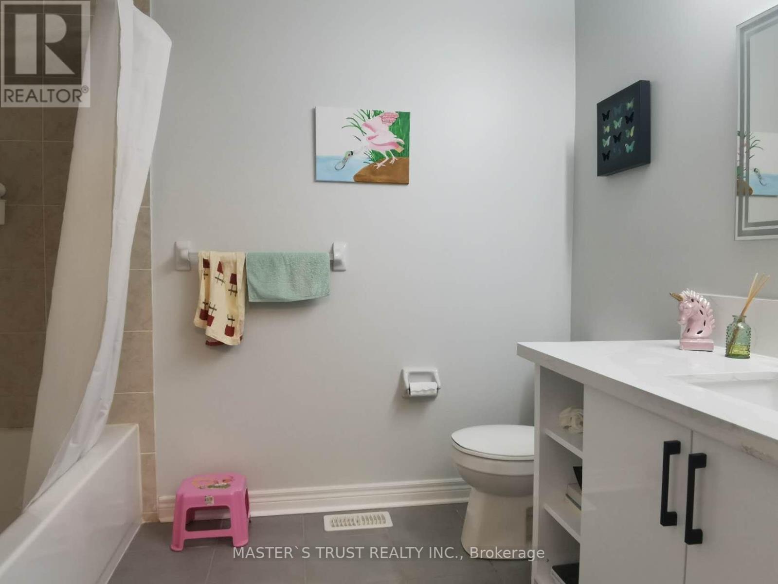 115 Herefordshire Crescent, East Gwillimbury, Ontario  L9N 0B5 - Photo 14 - N12506206