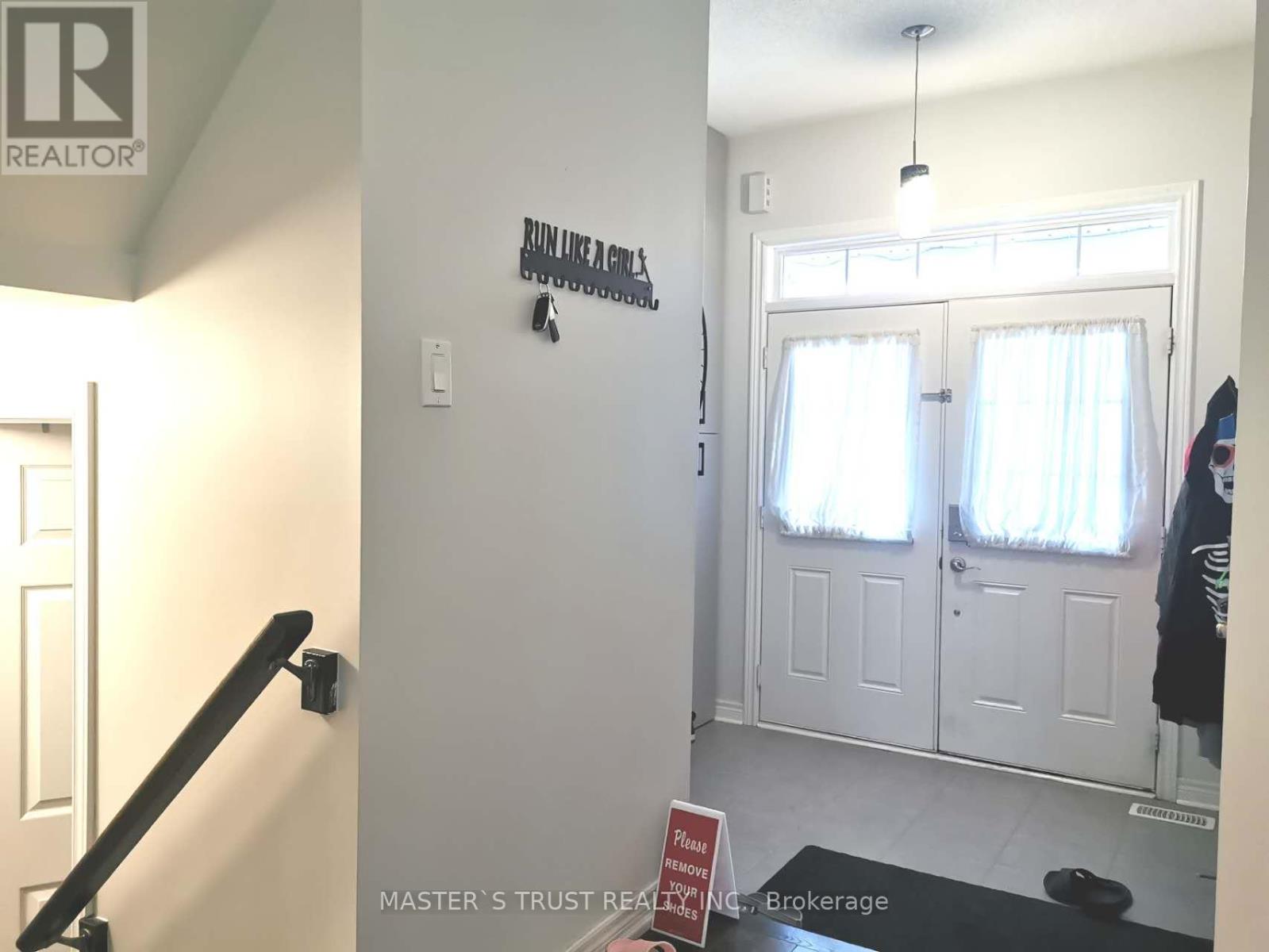 115 Herefordshire Crescent, East Gwillimbury, Ontario  L9N 0B5 - Photo 3 - N12506206