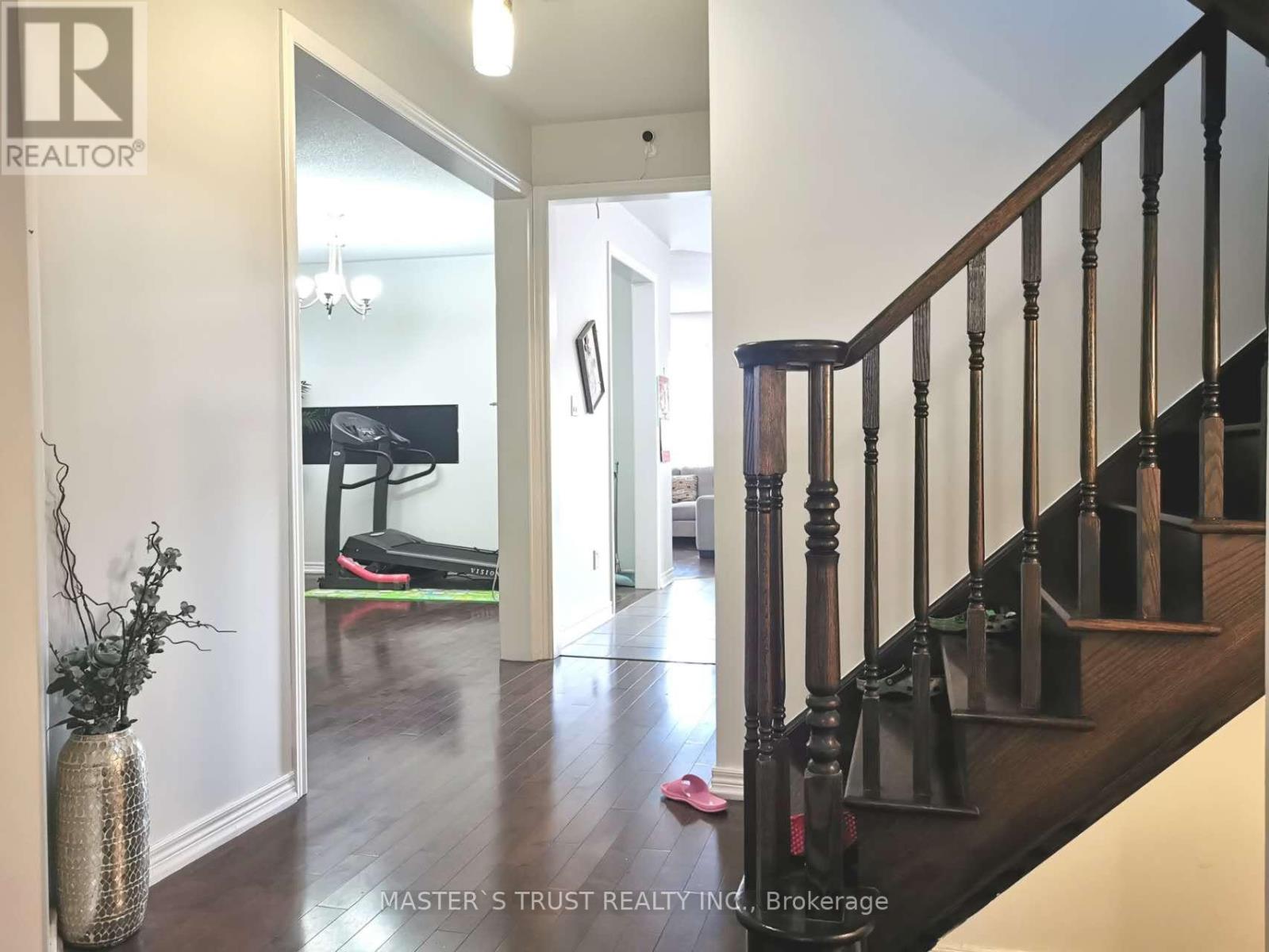 115 Herefordshire Crescent, East Gwillimbury, Ontario  L9N 0B5 - Photo 4 - N12506206