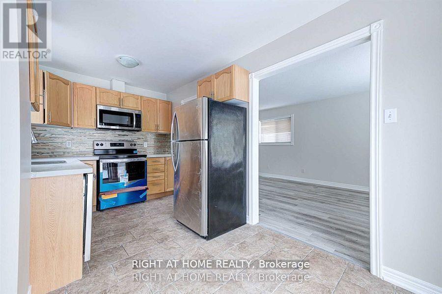 146 Cheltenham Road, Barrie (Georgian Drive), Ontario L4M 6S6 - Photo 3 - S12506150