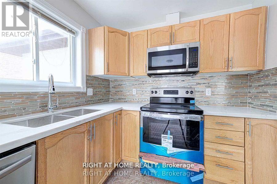 146 Cheltenham Road, Barrie (Georgian Drive), Ontario L4M 6S6 - Photo 4 - S12506150