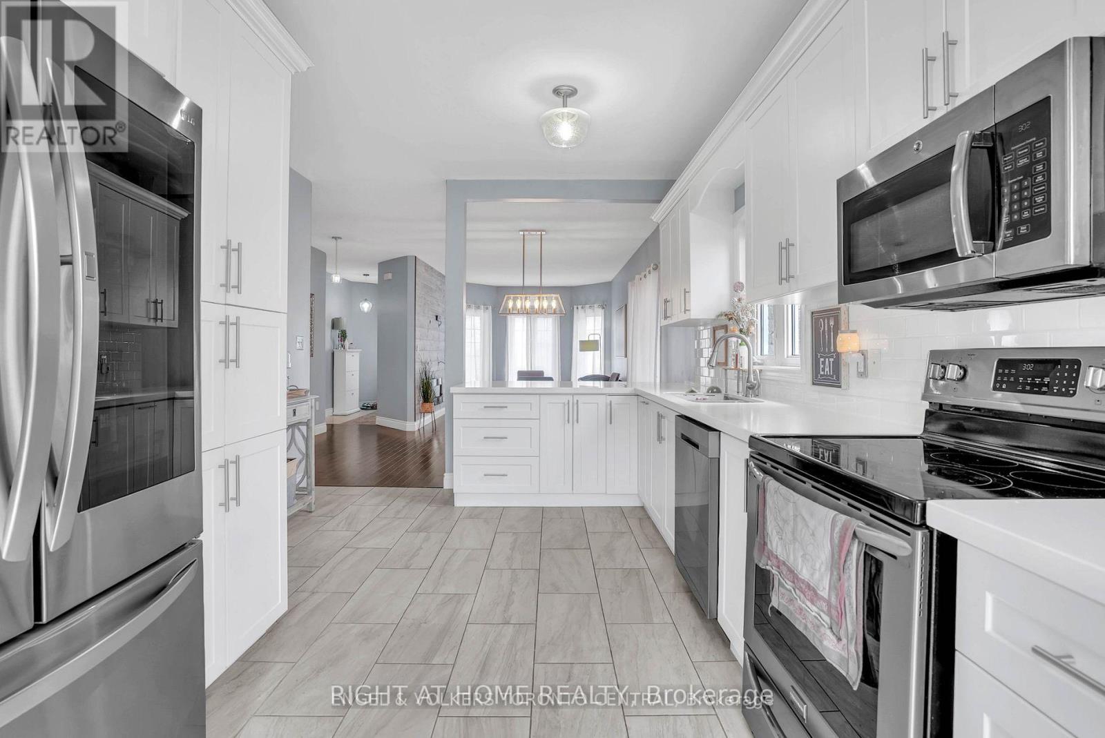 316 Country Lane, Barrie (Painswick South), Ontario  L4N 5Z6 - Photo 12 - S12506156