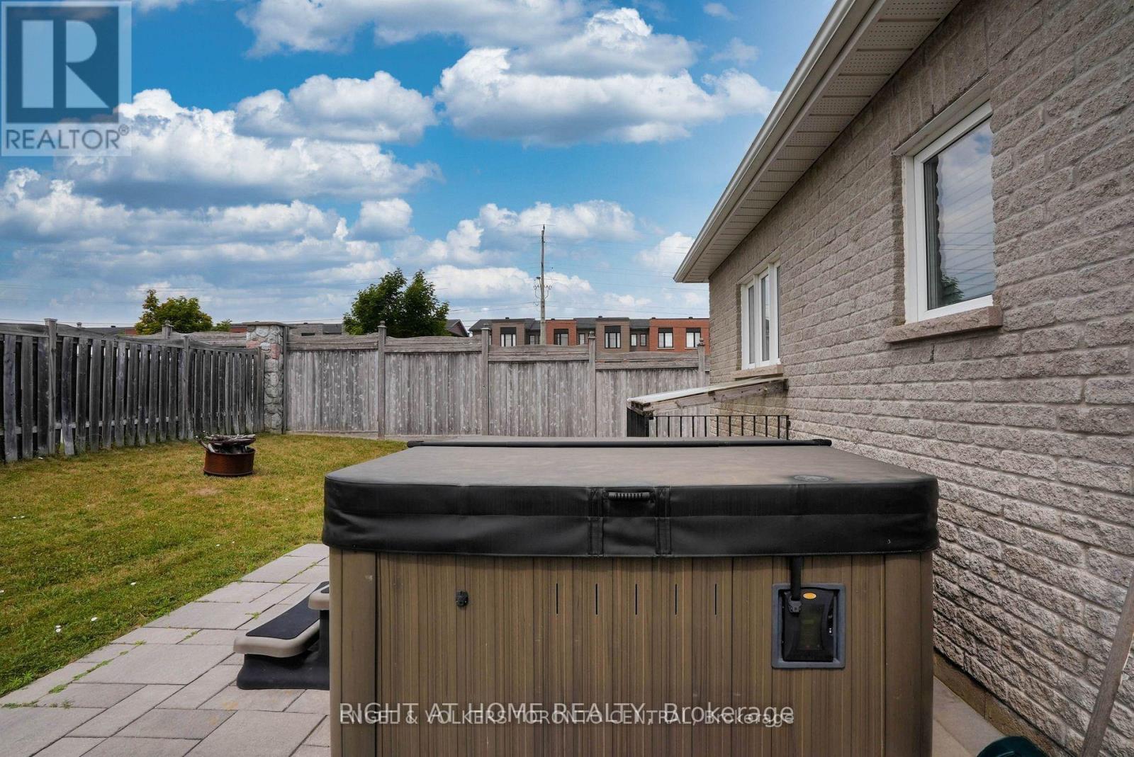 316 Country Lane, Barrie (Painswick South), Ontario  L4N 5Z6 - Photo 2 - S12506156