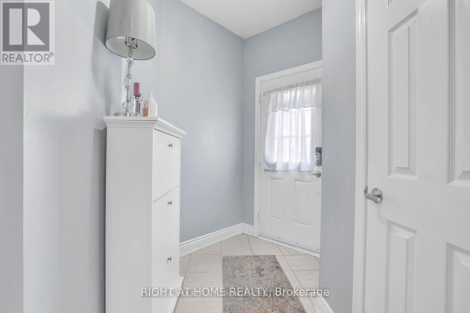 316 Country Lane, Barrie (Painswick South), Ontario  L4N 5Z6 - Photo 7 - S12506156