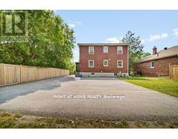 UPPER - 21 THOMSON STREET, Barrie, Ontario