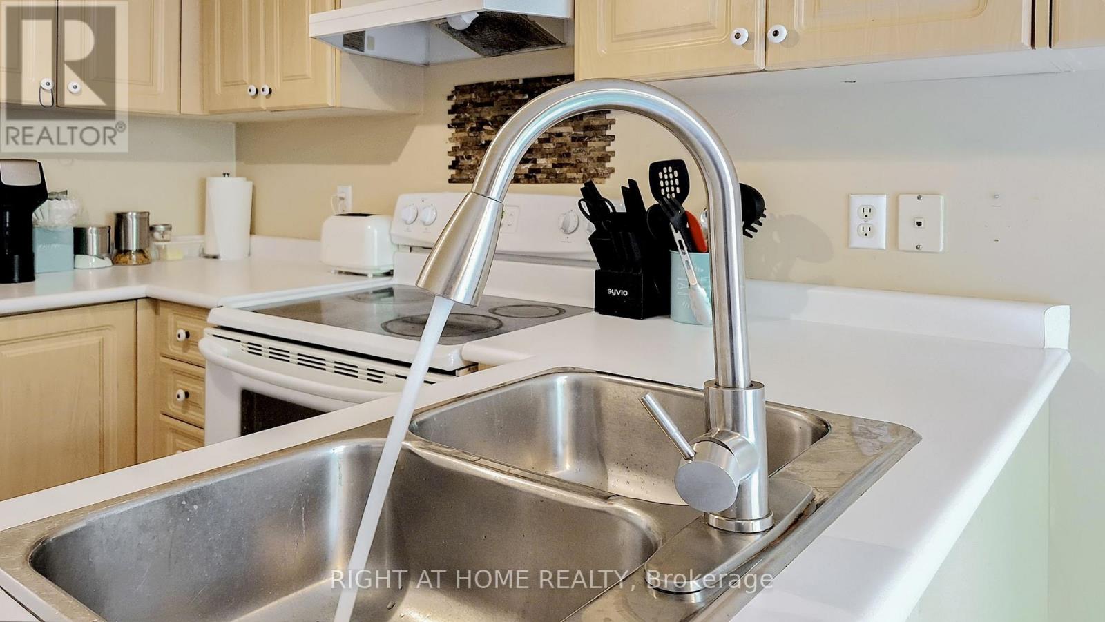 99 Widgeon Street, Barrie (Painswick South), Ontario  L4N 8W3 - Photo 10 - S12506222