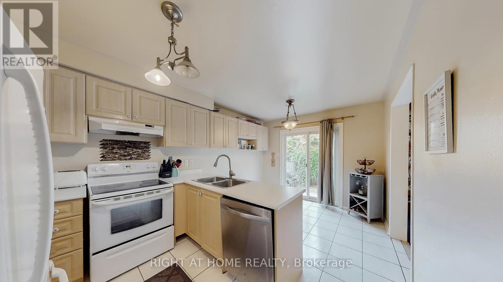 99 Widgeon Street, Barrie (Painswick South), Ontario  L4N 8W3 - Photo 8 - S12506222