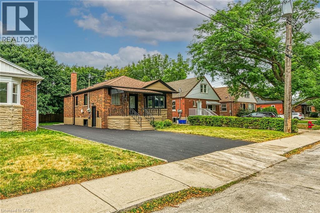 174 East 34th Street, Hamilton, Ontario  L8V 3W6 - Photo 4 - 40784960