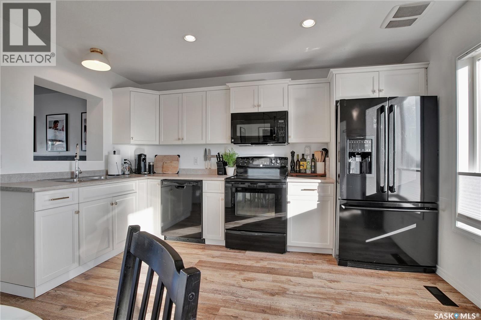 962 Glenview Cove, Martensville, Saskatchewan  S0K 0A2 - Photo 6 - SK022225
