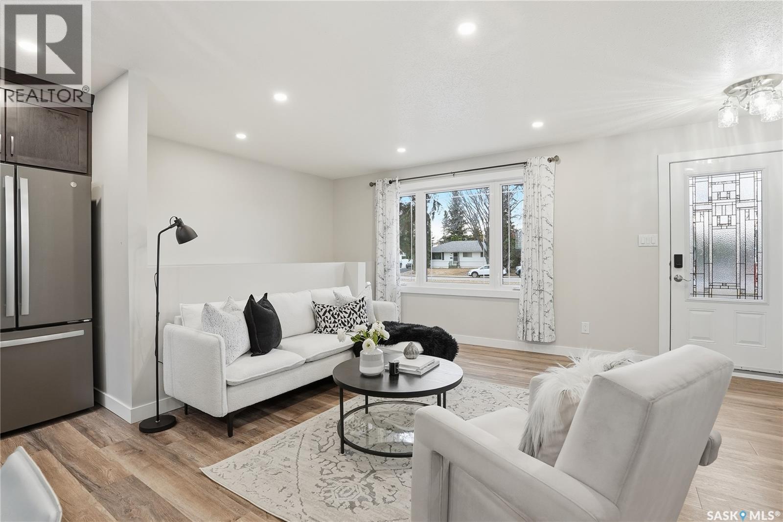 2609 Cumberland Avenue S, Saskatoon, Saskatchewan  S7J 2A3 - Photo 3 - SK022195