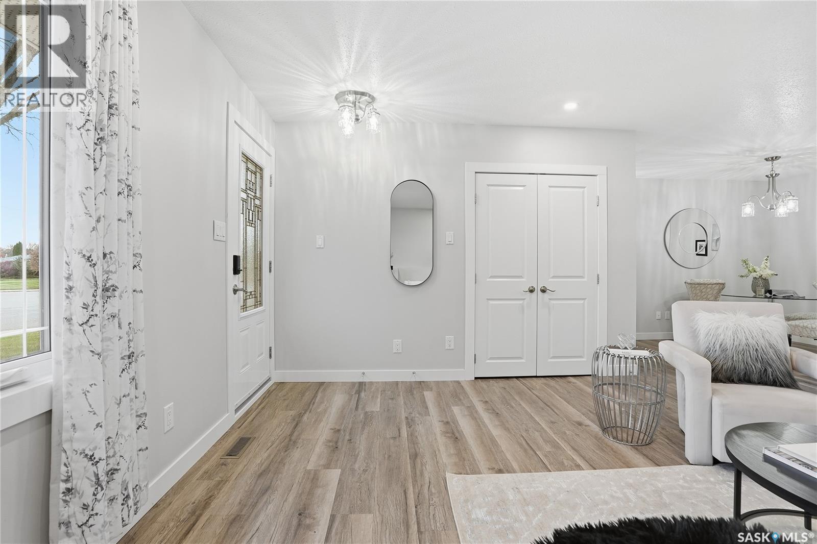 2609 Cumberland Avenue S, Saskatoon, Saskatchewan  S7J 2A3 - Photo 4 - SK022195