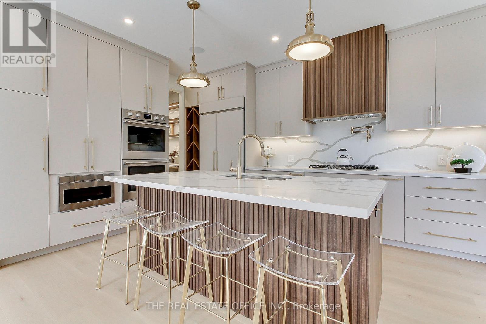 18 Beaverbrook Avenue, Toronto, Ontario  M9B 2M9 - Photo 10 - W12506168