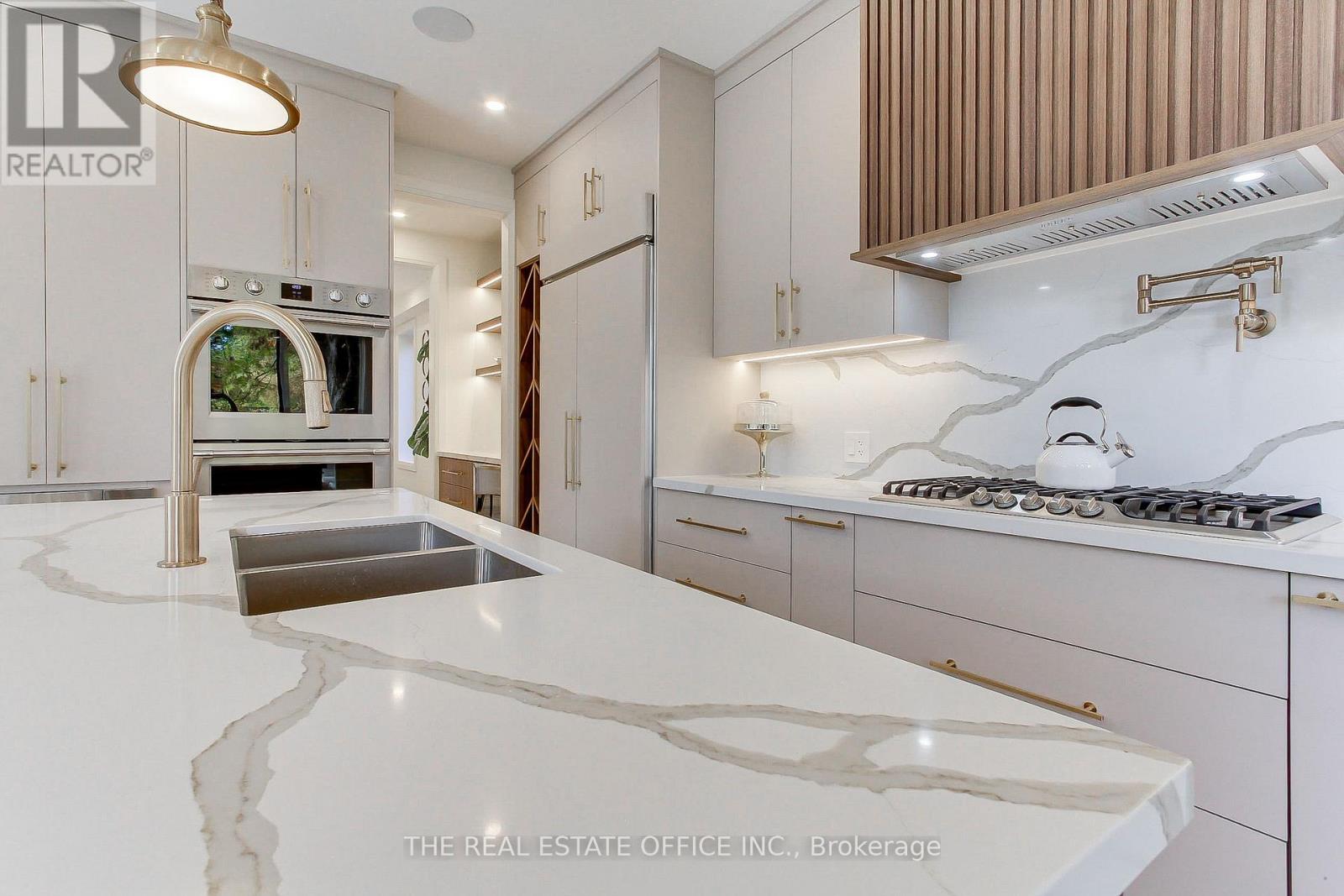 18 Beaverbrook Avenue, Toronto, Ontario  M9B 2M9 - Photo 12 - W12506168