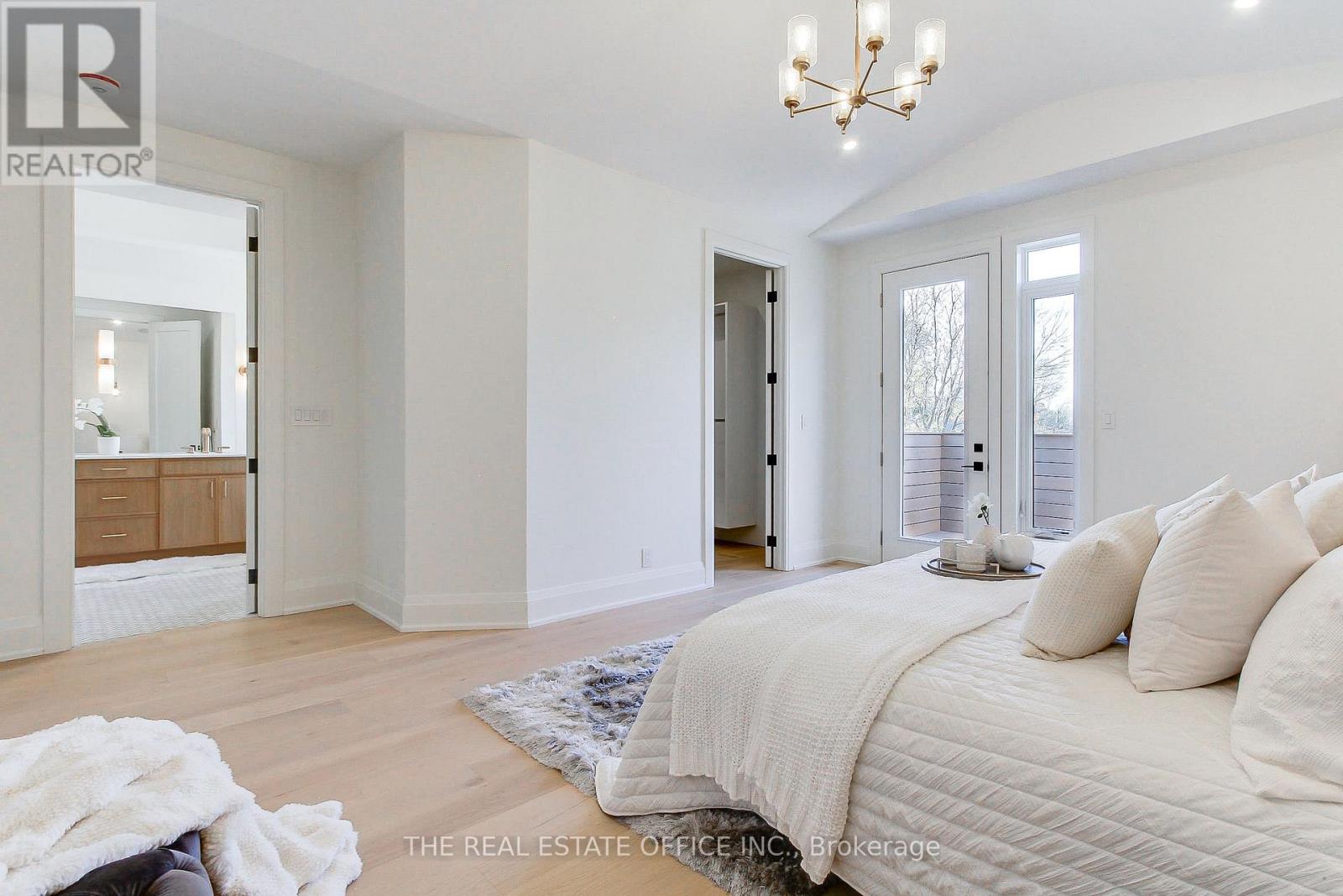 18 Beaverbrook Avenue, Toronto, Ontario  M9B 2M9 - Photo 20 - W12506168