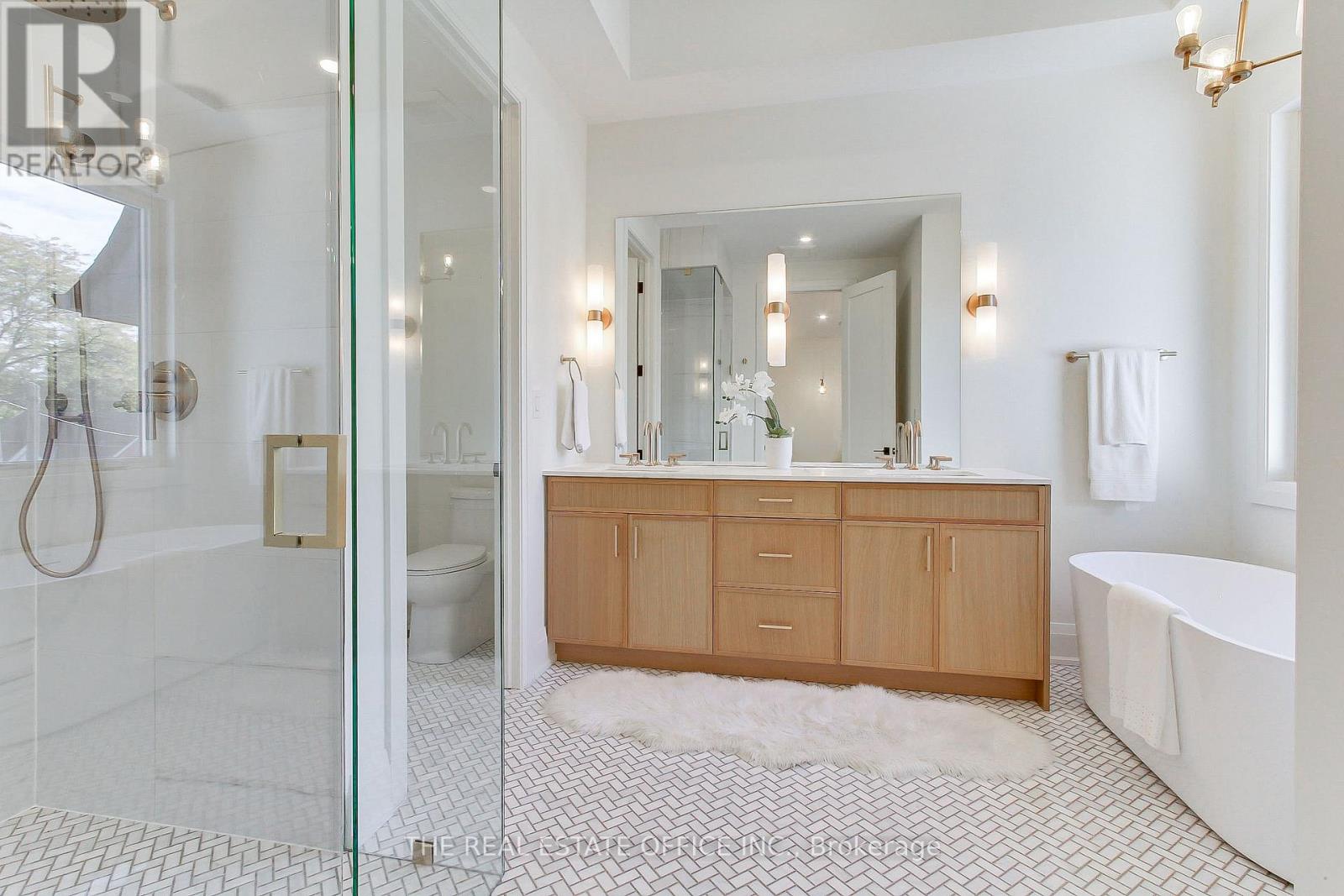 18 Beaverbrook Avenue, Toronto, Ontario  M9B 2M9 - Photo 21 - W12506168