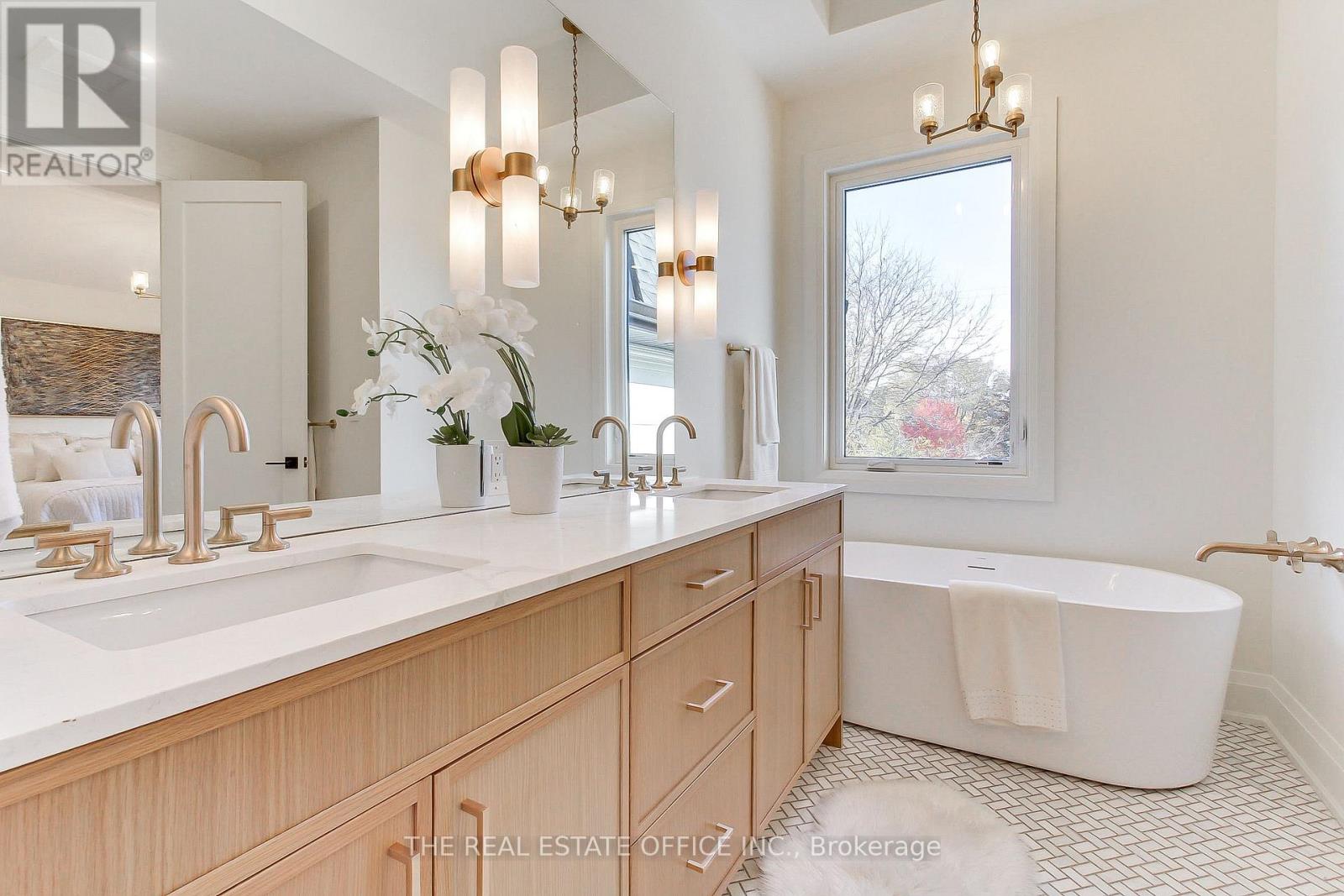 18 Beaverbrook Avenue, Toronto, Ontario  M9B 2M9 - Photo 22 - W12506168