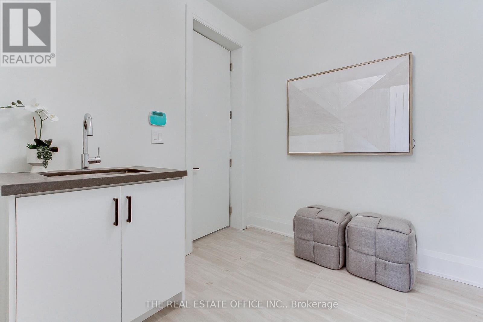 18 Beaverbrook Avenue, Toronto, Ontario  M9B 2M9 - Photo 28 - W12506168