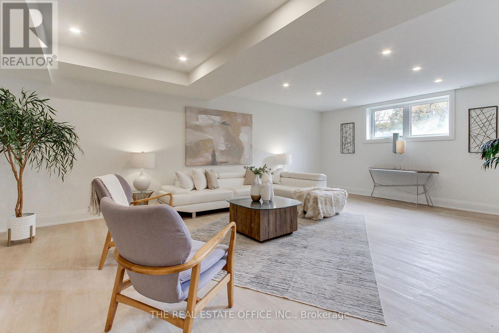 18 Beaverbrook Avenue, Toronto, Ontario  M9B 2M9 - Photo 35 - W12506168