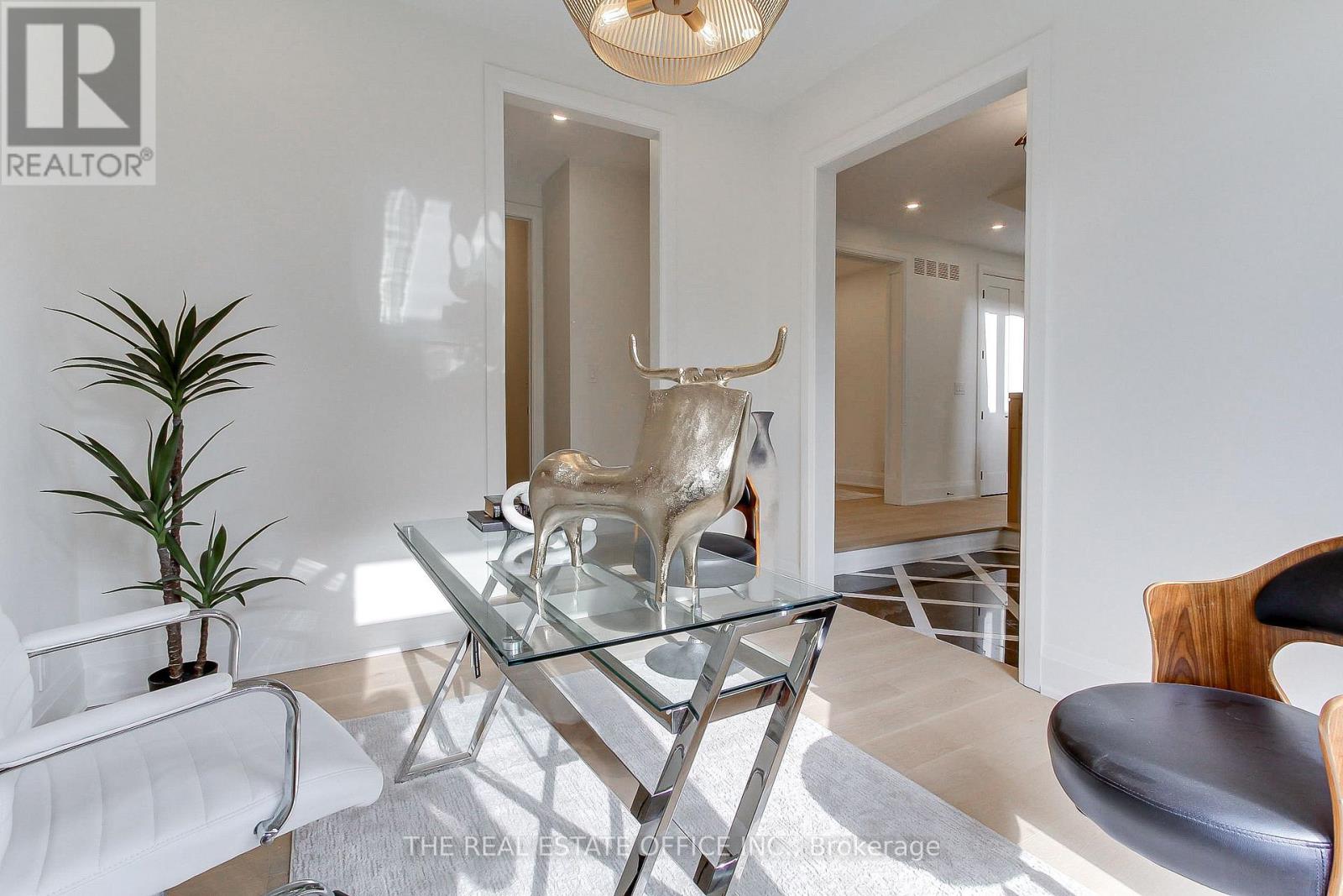 18 Beaverbrook Avenue, Toronto, Ontario  M9B 2M9 - Photo 4 - W12506168