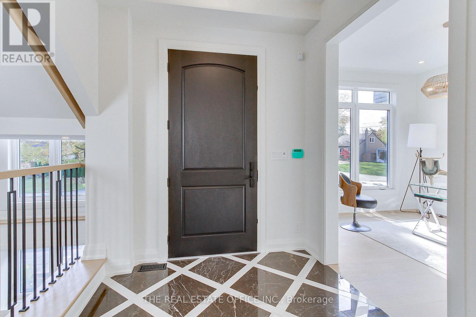 18 Beaverbrook Avenue, Toronto, Ontario  M9B 2M9 - Photo 5 - W12506168