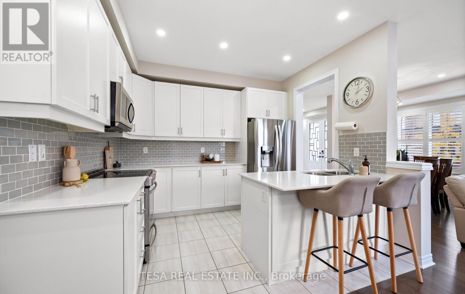 15 Hogan Manor Drive, Brampton, Ontario  L7A 4V4 - Photo 10 - W12506174