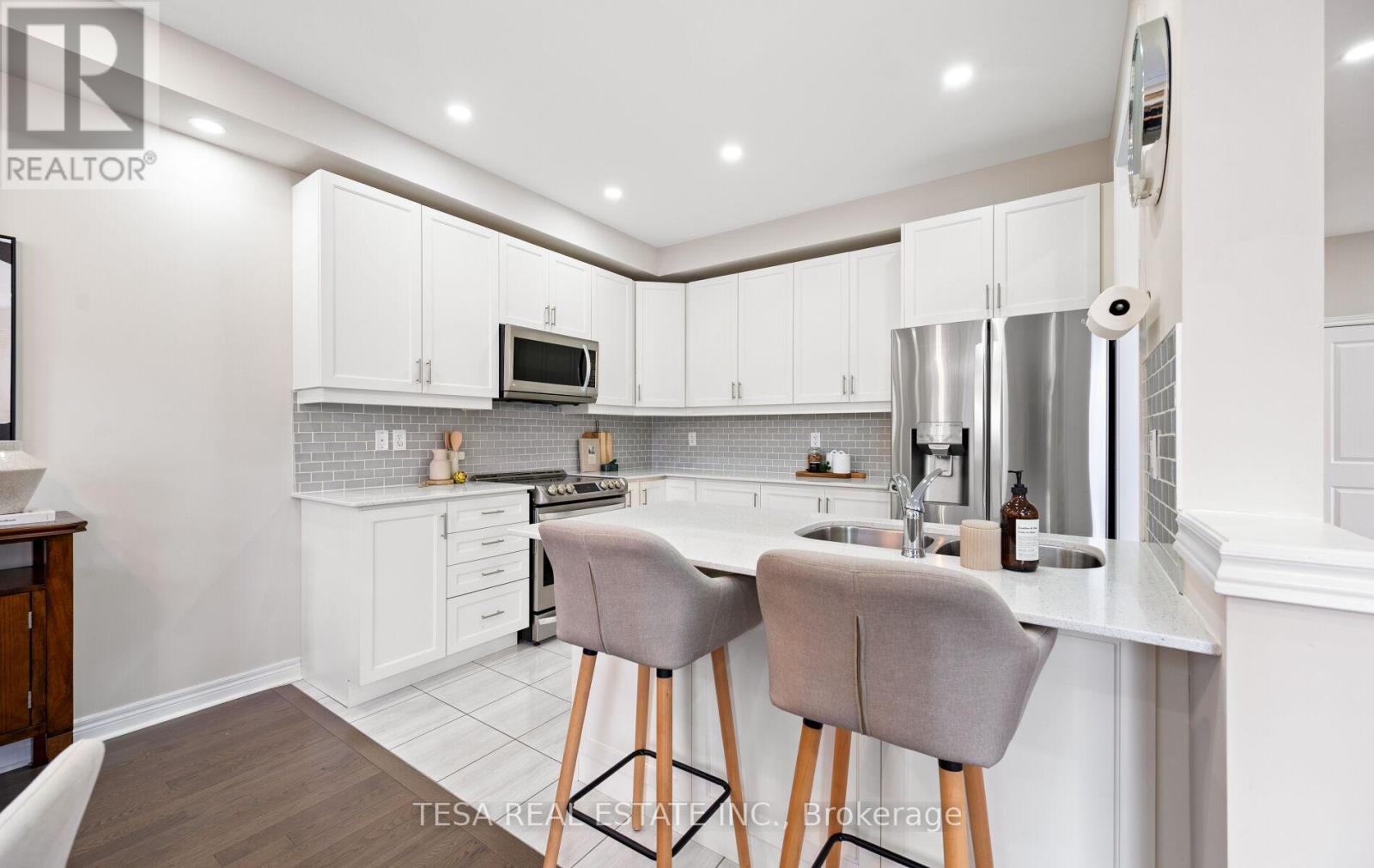 15 Hogan Manor Drive, Brampton, Ontario  L7A 4V4 - Photo 11 - W12506174