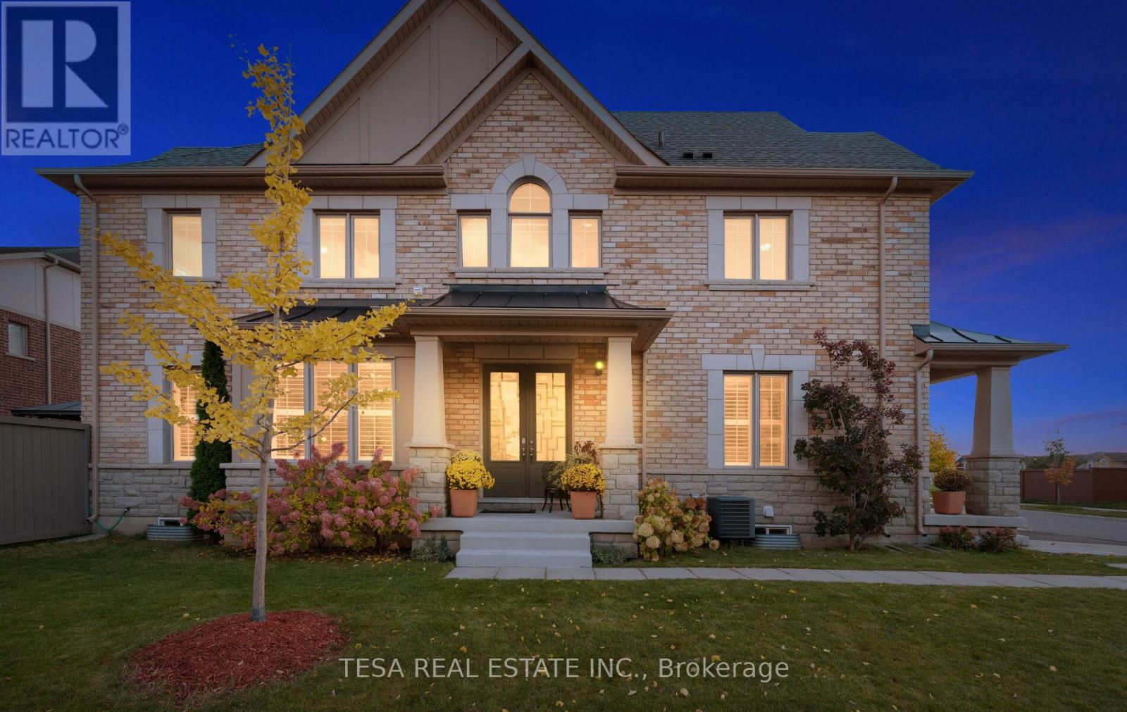 15 Hogan Manor Drive, Brampton, Ontario  L7A 4V4 - Photo 2 - W12506174