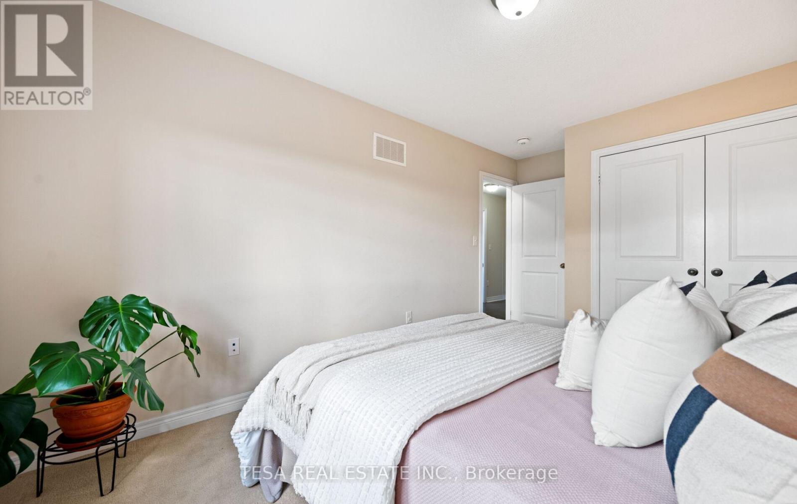 15 Hogan Manor Drive, Brampton, Ontario  L7A 4V4 - Photo 26 - W12506174